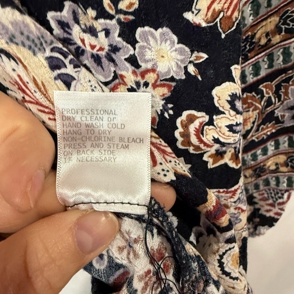 Rachel Zoe Blouse Boho V Neck Crochet Tunic Peasant Blouse Black Floral Size M - Picture 11 of 11